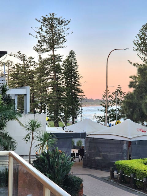 Dee Why Beachside Apartment