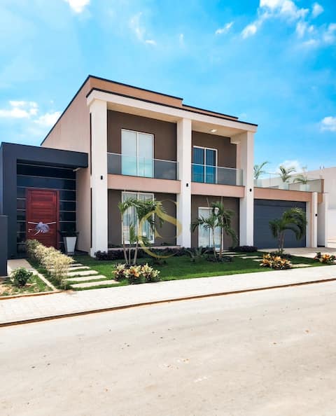 Luxury Duplex in Luanda | 4 Suites, Pool, Wi-Fi +
