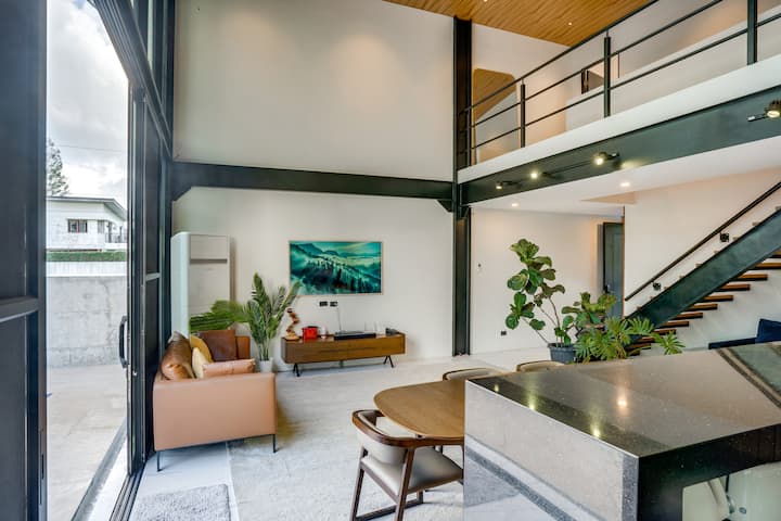 Modern Tagaytay Home W/ Jacuzzi | Up To 14 Guests - Tagaytay