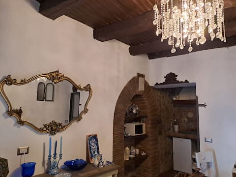 Top performing Airbnb: The ancient court, Salerno in Salerno