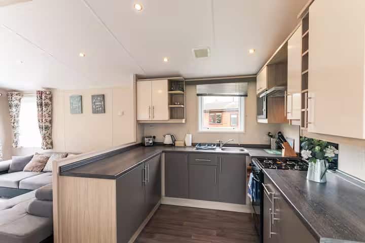 Meadows Lodge With Hot Tub - Malton