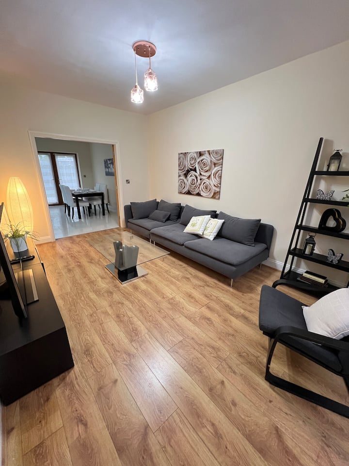 Elegant House Manchester - 3 Bedroom, 3 Bathroom - Altrincham