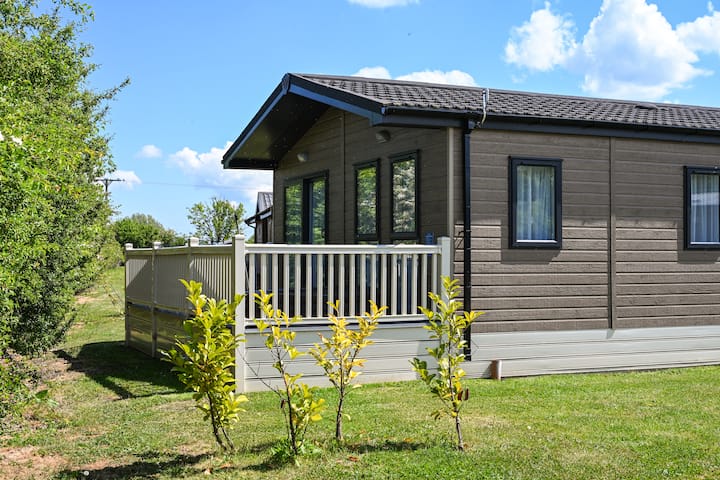 Darwin Lodge With Hot Tub - Malton