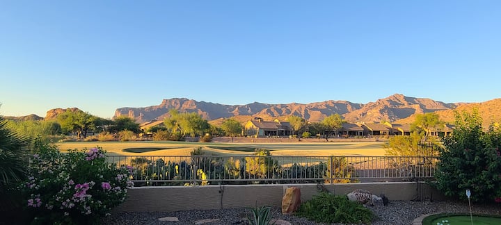 Superstition Views! Pool Access, Golf Near, 55+ - 阿帕奇章克申