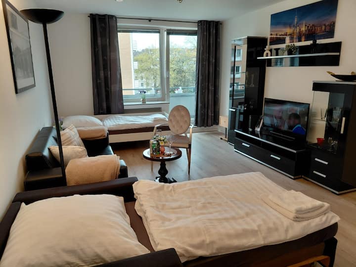 Welcome To Lara’s - Düsseldorf