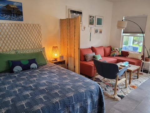 Popular Airbnb listing: Boho Pool House Near Downtown, Raymond James in Old Seminole Heights