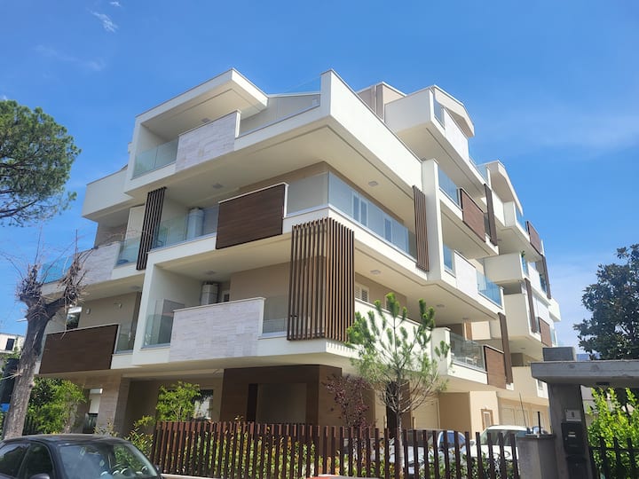 Seaside Apartment
Eleganza E Relax 100m Dal Mare - Alba Adriatica
