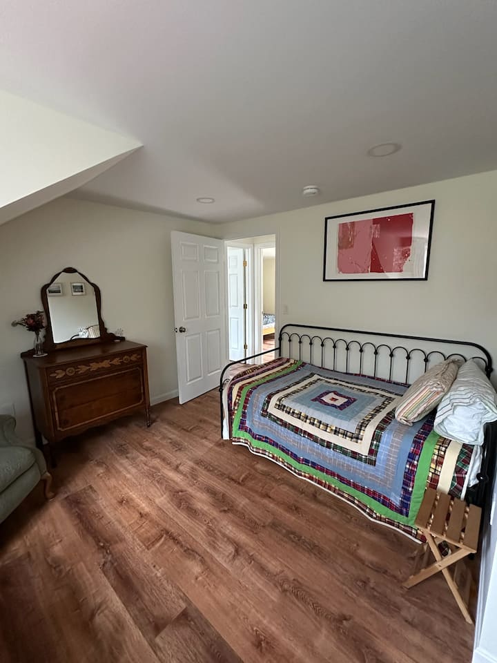 เตียงเดย์เบดคู่พร้อมเตียงเลื่อนด้านล่าง