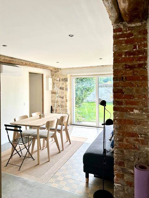 Popular Airbnb listing: A garden on the river. in Seine Et Marne