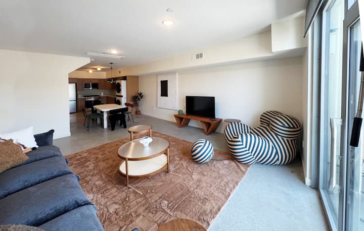 Modern 4bed Townhome With Sweeping Hillside Views - Vernon, CA
