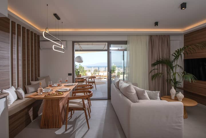 Penthouse Suite With Sea View And Hot Tub |Theatro - Hersonissos