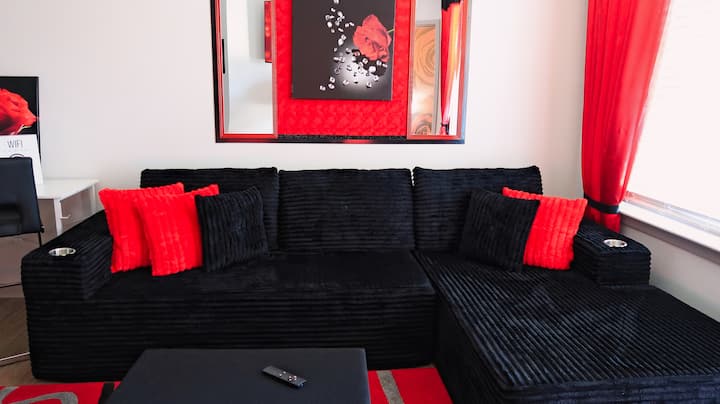 Red Rose Serenity | 1bd Lux King - Southeast Jax - Jacksonville