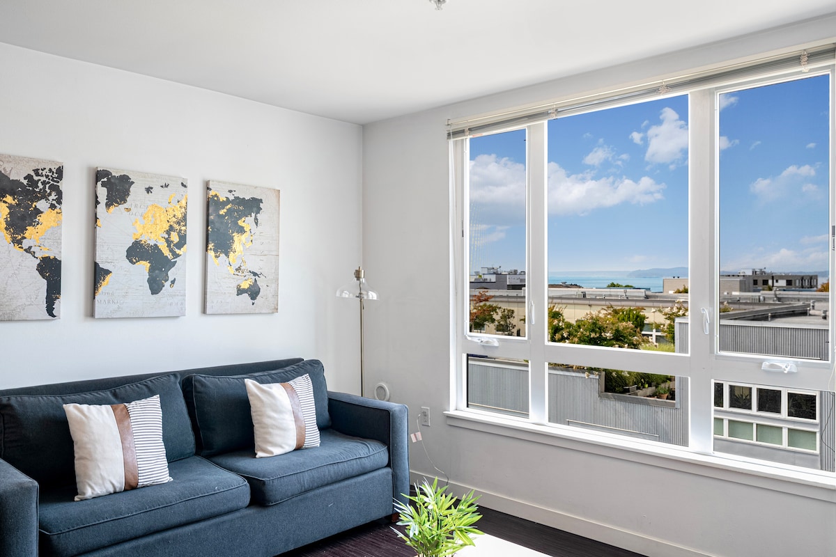 Stylish OceanView 1B1B w/Rooftop SpaceNeedle Views