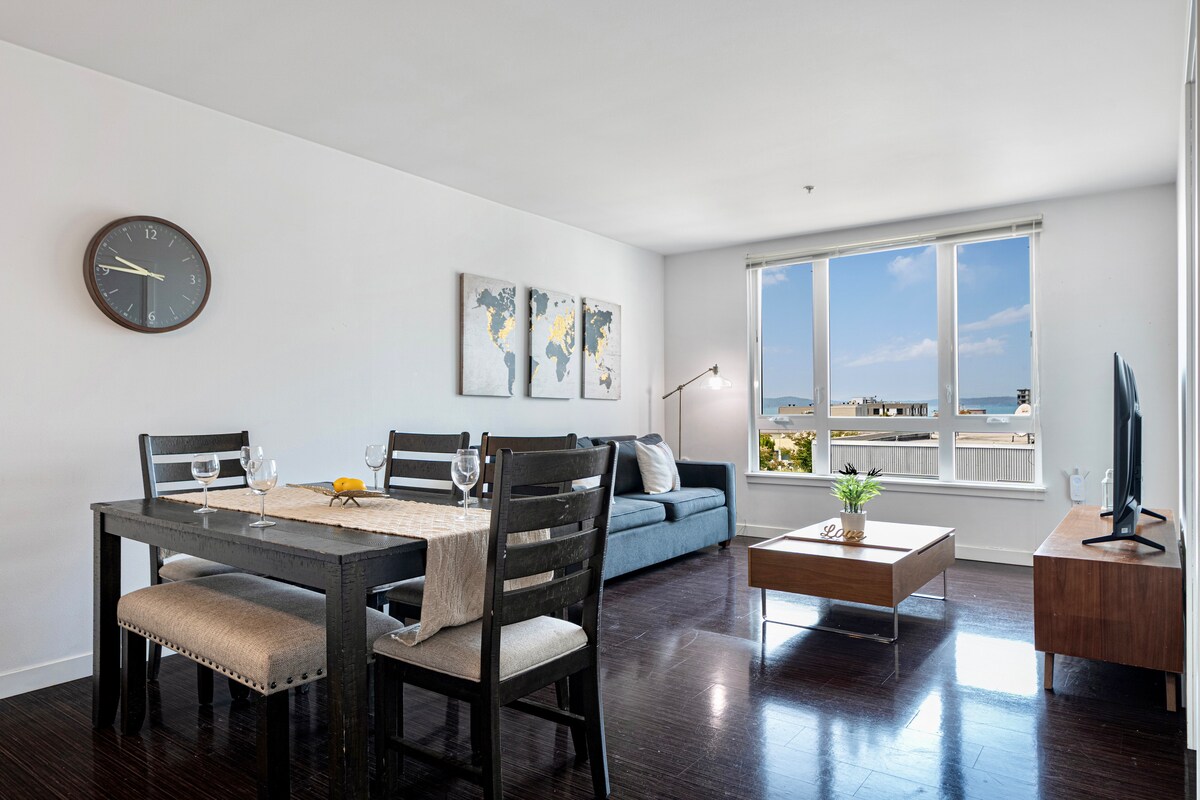 Stylish OceanView 1B1B w/Rooftop SpaceNeedle Views