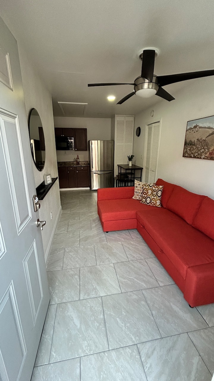 Colorful Cave 1bd+1ba+laundry - 北拉斯維加斯