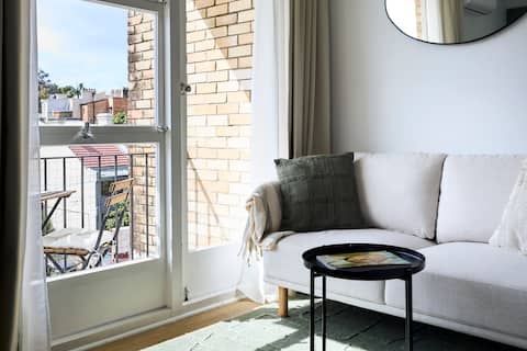 Successful Airbnb property: Designer Studio in Central Paddington in Paddington