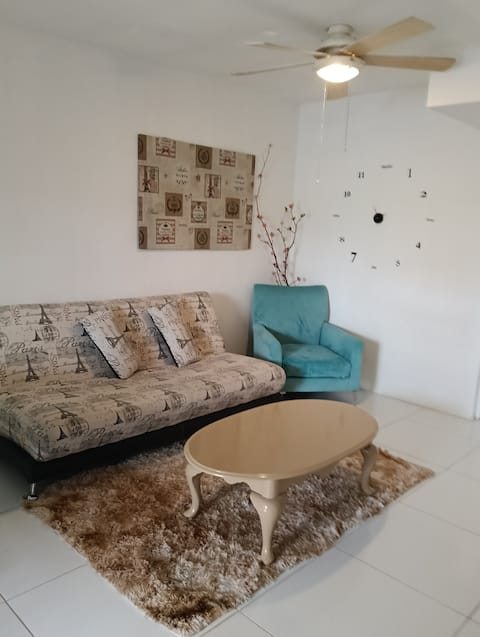 Top performing Airbnb: Comfortable Hummingbird House in Juárez