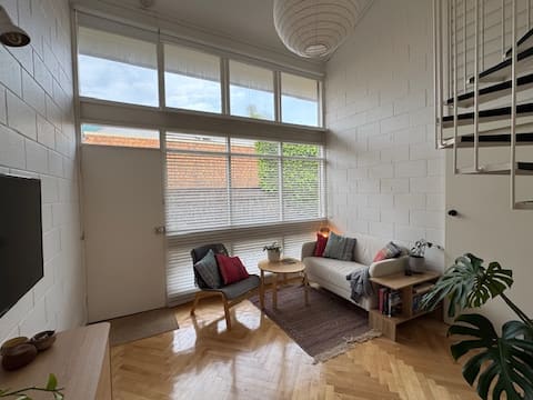 Top performing Airbnb: 1 BR townhouse in leafy North Adelaide in North Adelaide