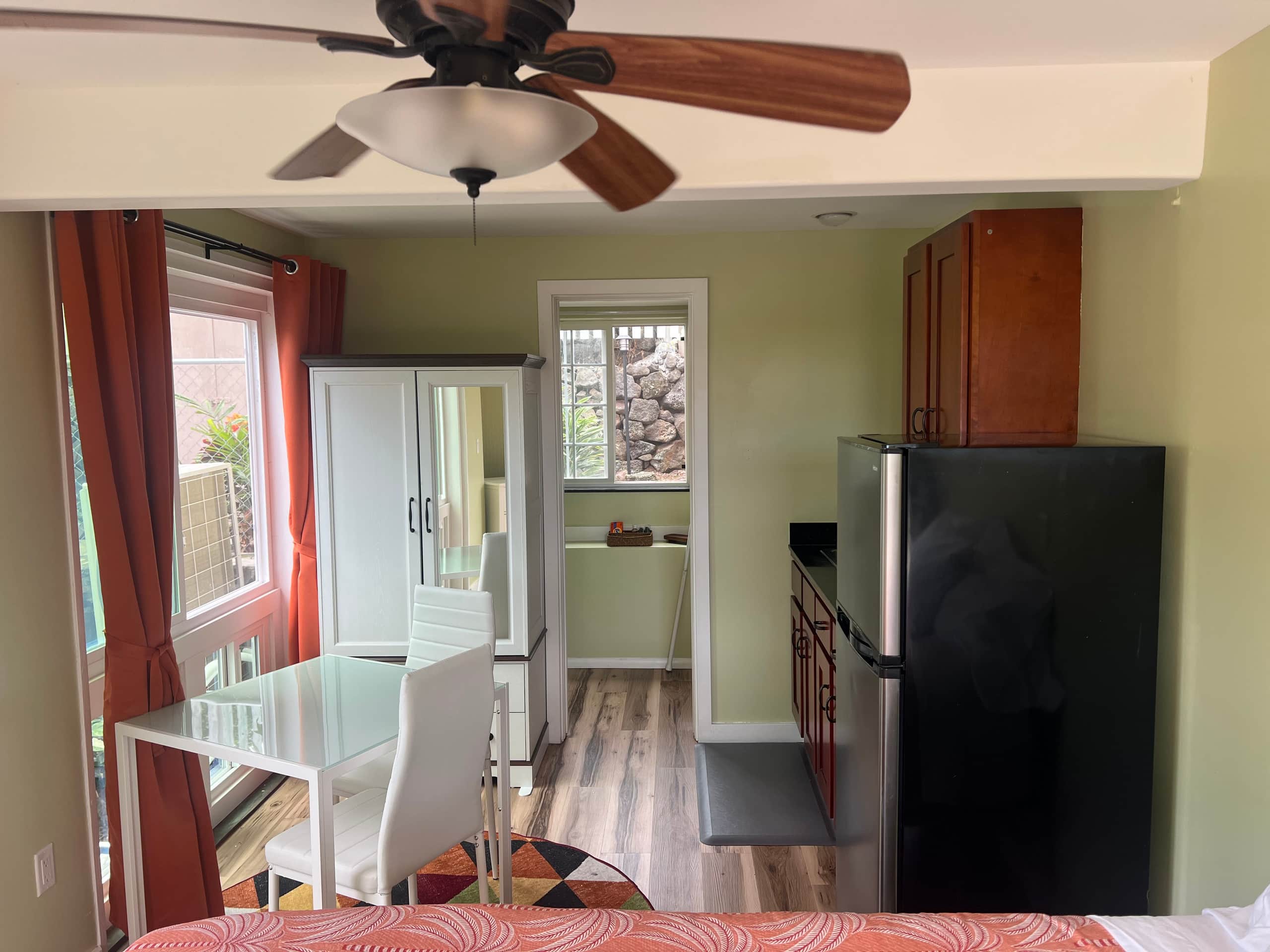 Kona Nook - Cozy Studio with Island Warmth - Photo 6