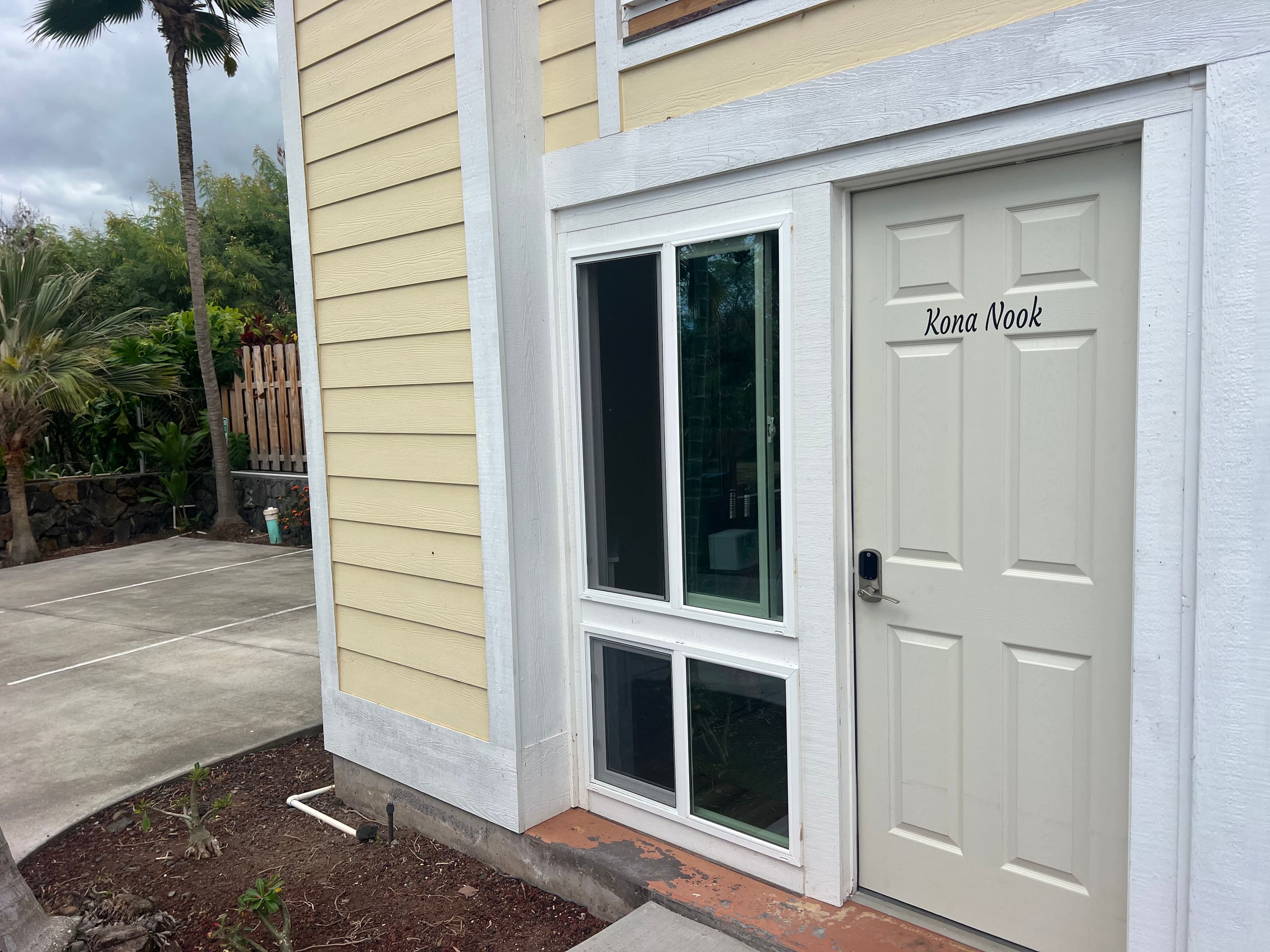 Kona Nook - Cozy Studio with Island Warmth - Photo 12
