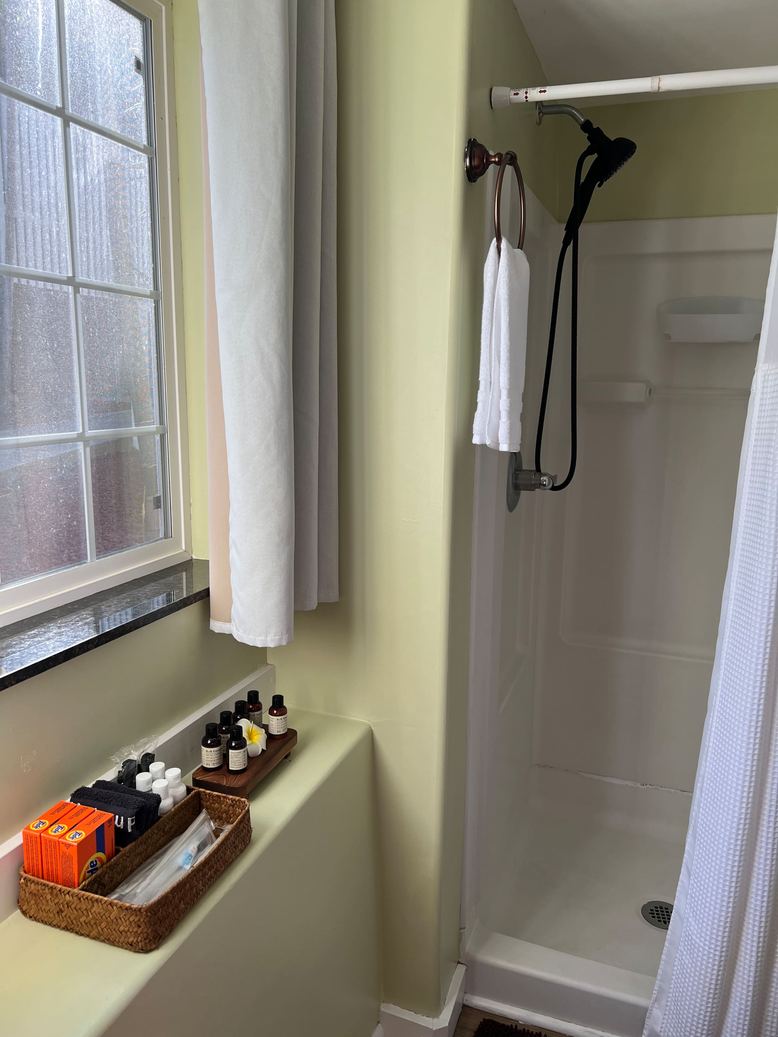 Kona Nook - Cozy Studio with Island Warmth - Photo 9