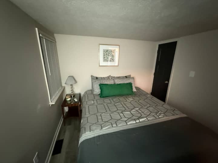 מיטת שינה בגודל קווין סייז