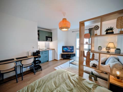 Propriété Airbnb réussie: Large renovated studio, Part-Dieu train station within walking distance à Lyon 6e Arrondissement