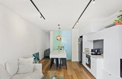 Top performing Airbnb: South Melbourne Stay, Walk to Albert Park & Market in South Melbourne