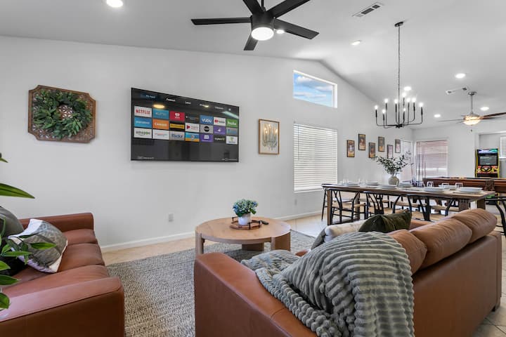 Vegas Trip 6bd Home: Spa, Arcades, And More! - North Las Vegas, NV