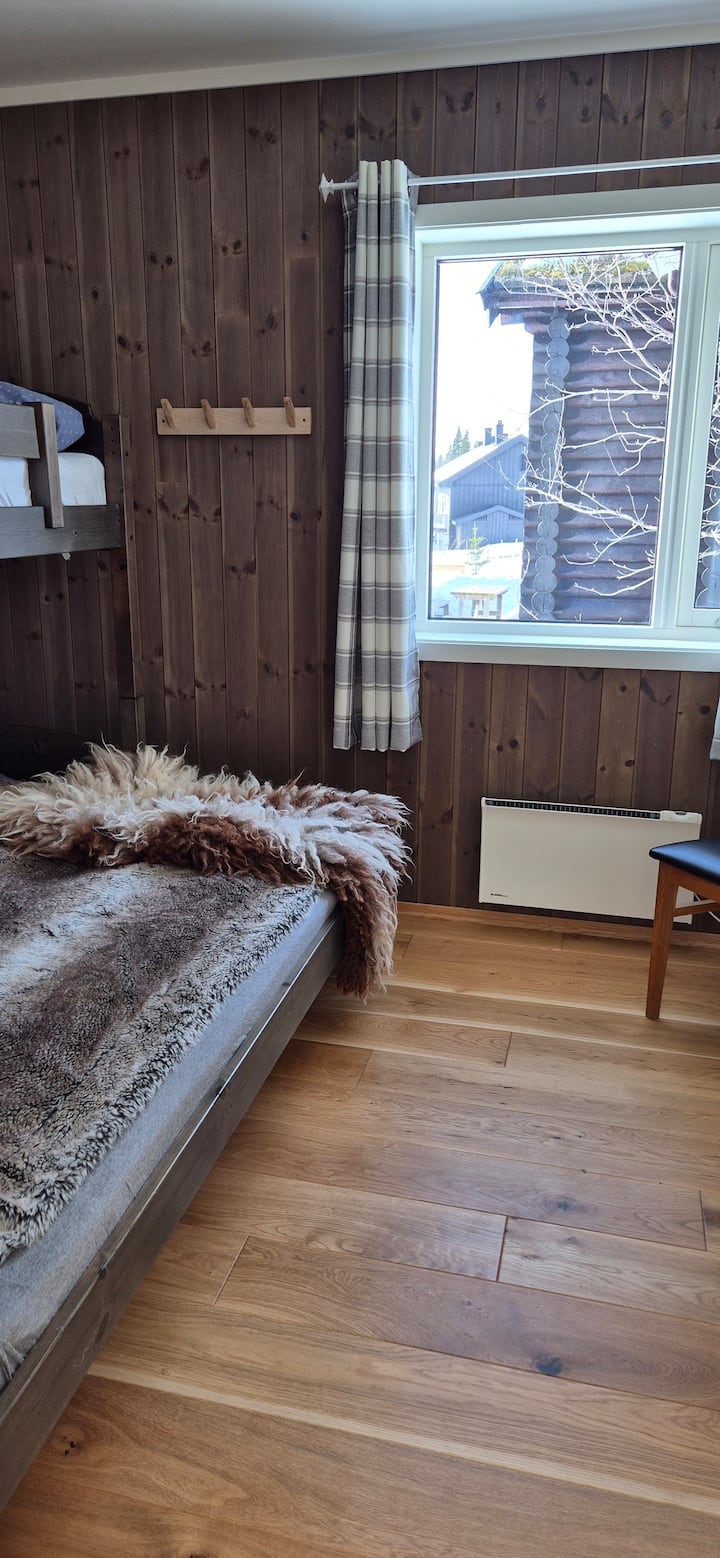 Lit superposé familial avec lit de 150 cm en bas et lit de 75 cm en haut