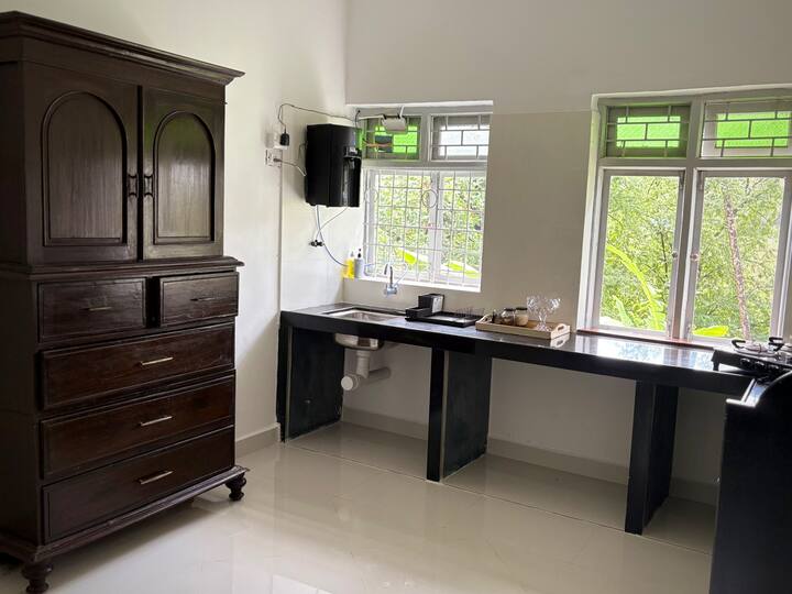 Full kitchen image 2