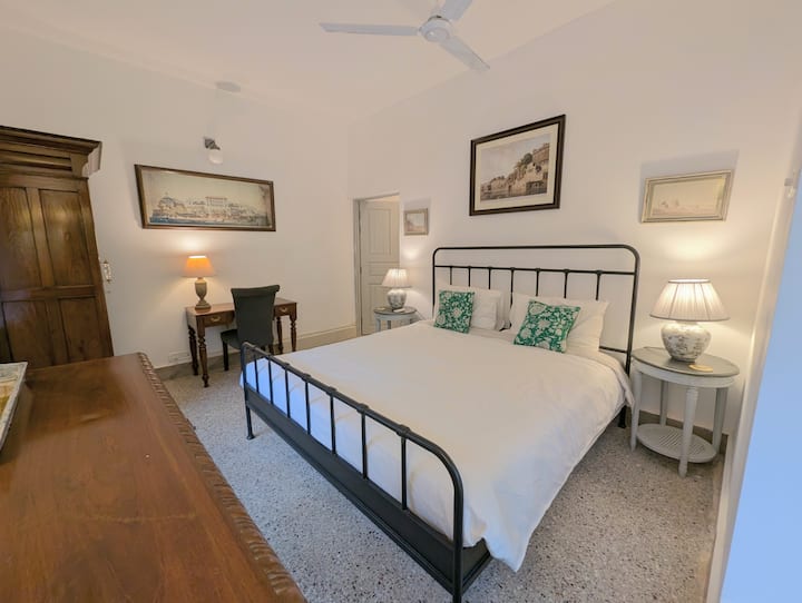 Bedroom 1 image 3