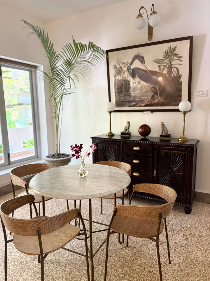 Dining area image 2