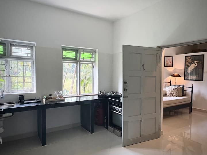 Full kitchen image 1