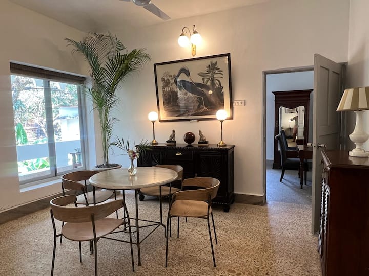 Dining area image 1
