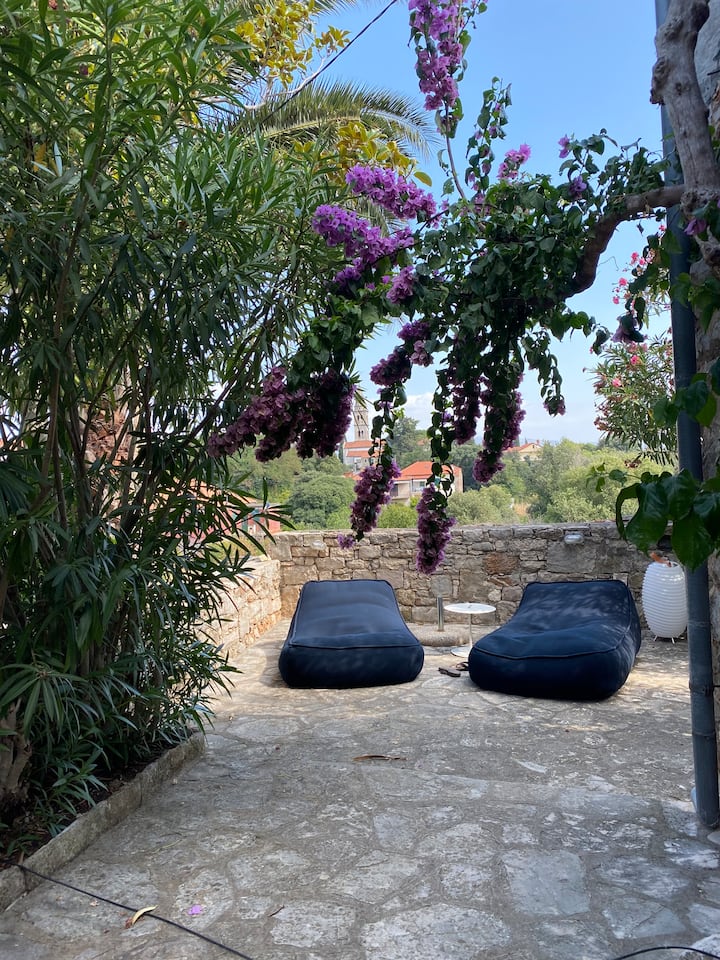 Romantisches, Mediterranes Steinhaus In Vrbanj - Jelsa