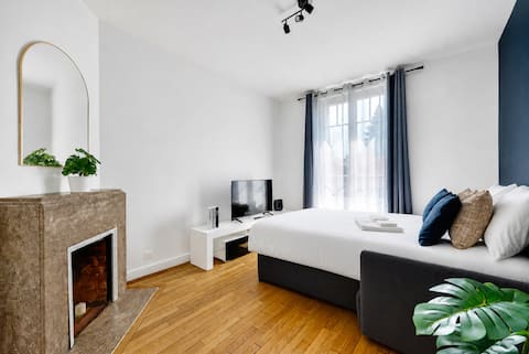 Popular Airbnb listing: Elegance & Comfort | RER B 2 min away | Paris & CDG in Aulnay Sous Bois