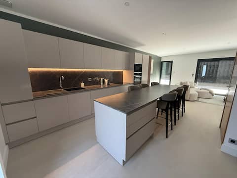 Cozy 3BR Villa near Geneva, Peaceful Stay w/Garden