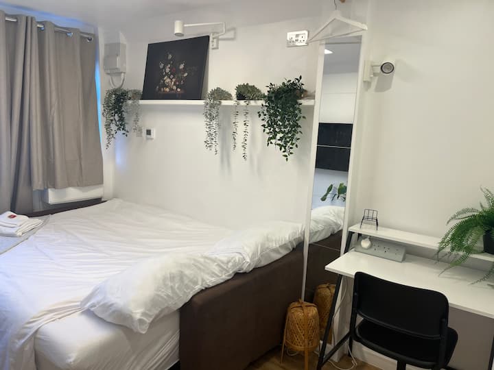 Compact Private Studio - Luton