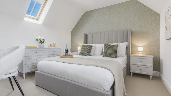 Lux Cotswolds Home - 2 King Rooms, Garden, Parking - Lechlade-on-Thames