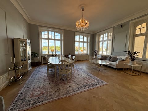 Gamla Stan Gem · 5BR · Sea View · 2-10 Guests