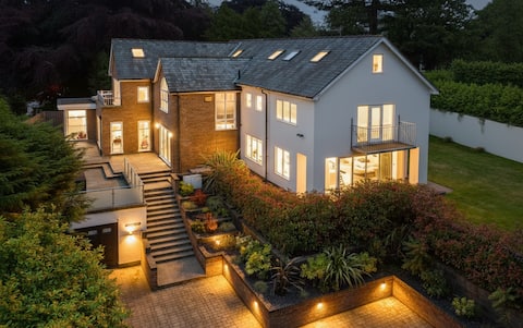 Luxury 8- bed Mansion in Prestigious Alderley Edge