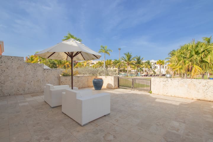 Stylish 1BR w/ Terrace & Pool Access – Cap Cana - photo 1