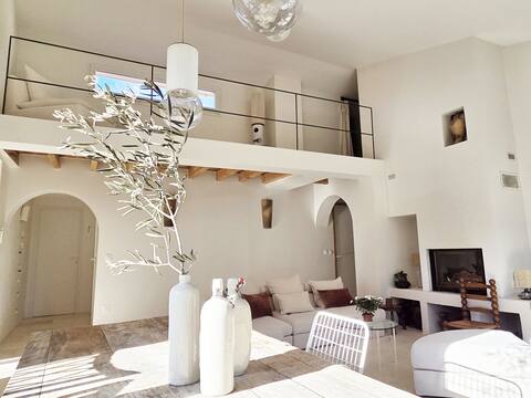 Successful Airbnb property: Charming farmhouse - Pool - 3 bedrooms – Air conditioning in Nîmes