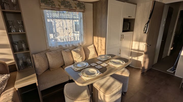 Cameo-2-bed Caravan • Pools • Splash Park • Beach - Hayling Island