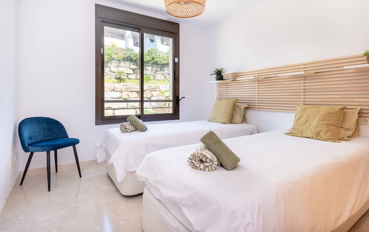 Втора спална соба со два единечни кревета