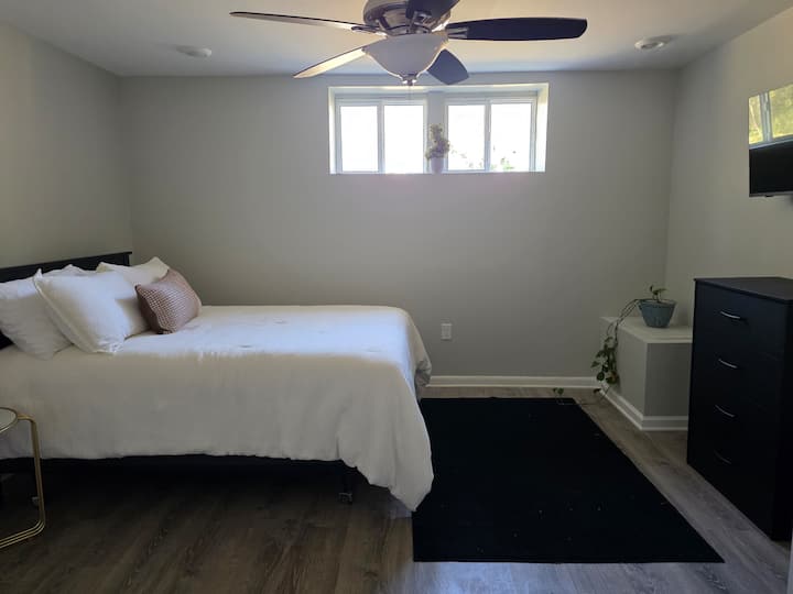 Спална соба бр. 2 на долното ниво