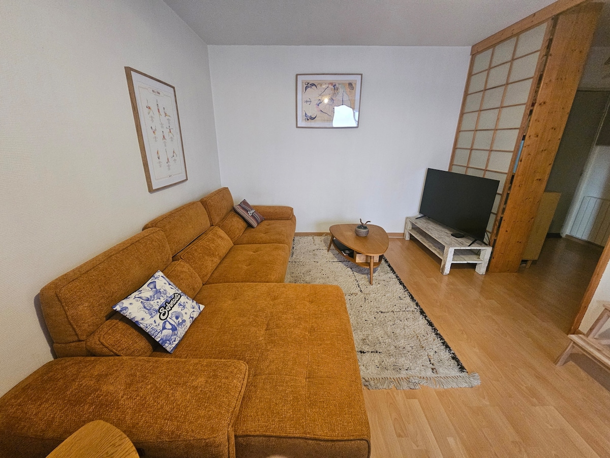 Popular Airbnb listing: Julie's Home 3 rooms, downtown 15 minutes away in Neudorf Musau