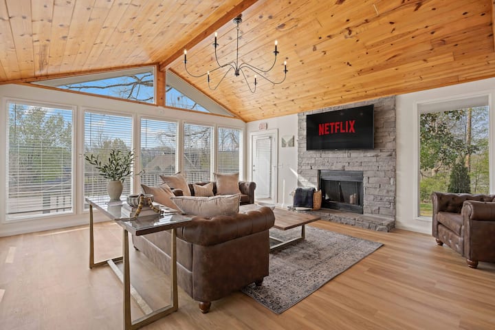 Modern Mountain Home Near Dollywood | 3br 2ba - Sevierville, TN