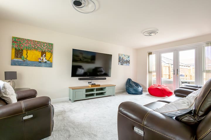 Alderman House - Spacious 4-bedroom Family Home - Melton Mowbray